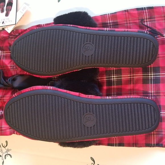 VICTORIA'S SECRET SIGNATURE SATIN SLIPPERS NWT IN BLK/ RED WITH BAG - Picture 6 of 8